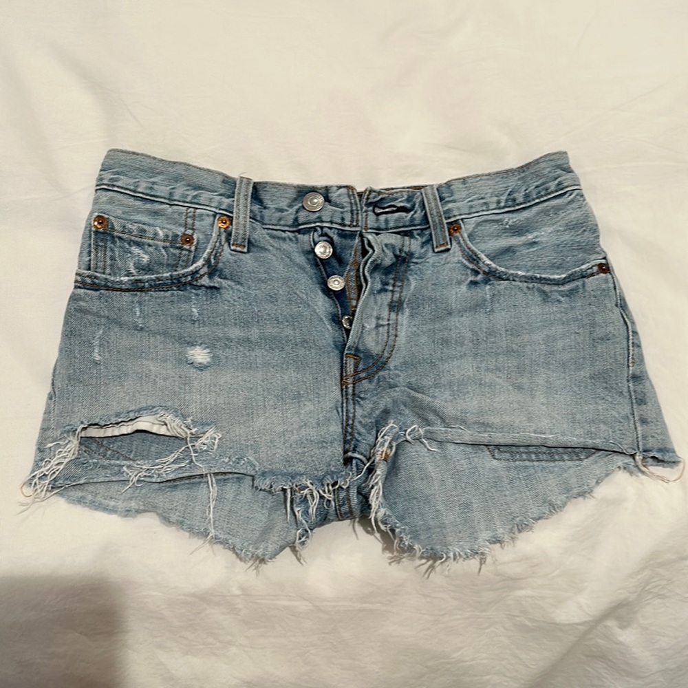 Levi 501 shorts size 26